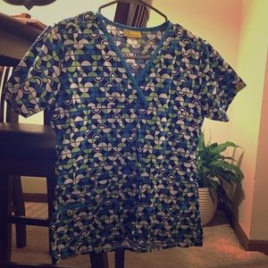 WanderWink Scrub Top